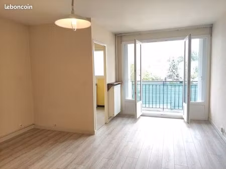 f1 29 m² proche hôpital bretonneau  parking  balcon  libre 1er juillet