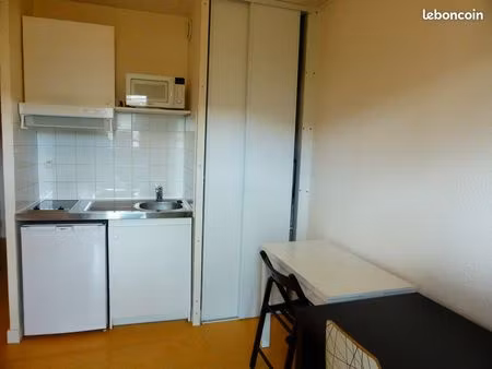 loue studio meublé avec parking