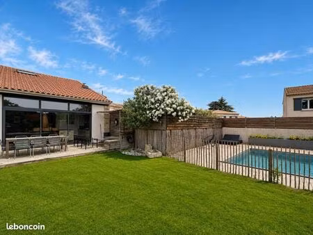 propriété 7 pièces 200 m²