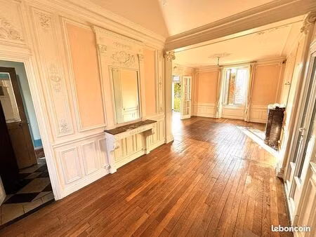 maison 8 pièces 209 m²