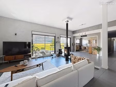 maison 9 pièces 212 m²