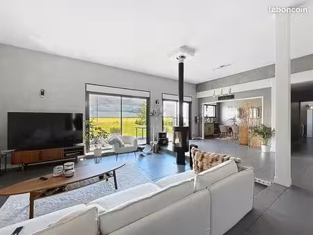 maison 9 pièces 212 m²