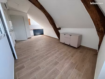 charmant f1 bis rénové avec chambre séparée à blois