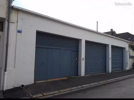 loue garage professionnel 130 m2 en depot ou stationnement de vehicules