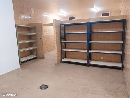 local de stockage 93m2