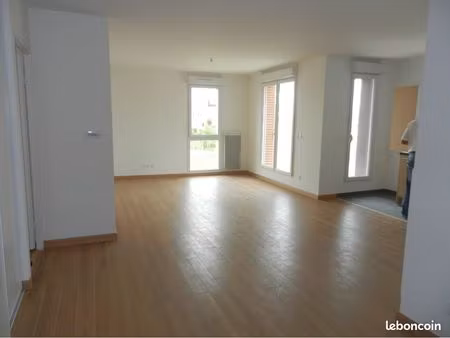 appartement t3 exposé sud/ouest + box 2 places en sous-sol. 67m²