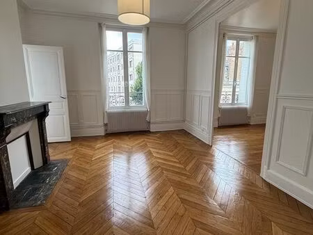superbe t3 refait à neuf type haussmannien