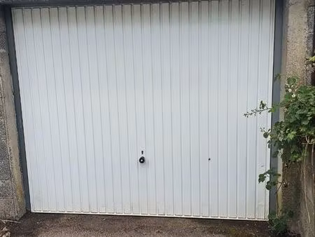 garage fermé a louer- propre et securisé