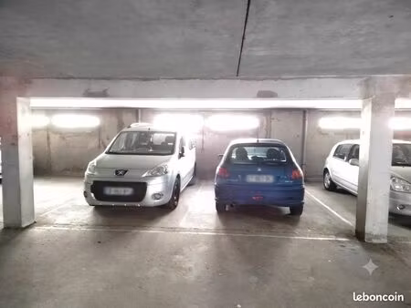place de parking couverte chu / cité congrès / rue des olivettes