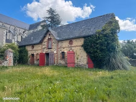 magnifique dépendance en plein coeur de bourg