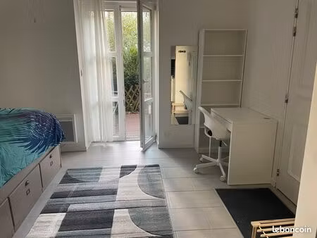studio meublé étudiant juste à côté lycées et gares