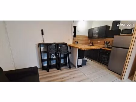 studio 27 m2 meublé très bien équipé avec parking