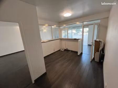 grand bureau moderne traversant 85m2 6pièces