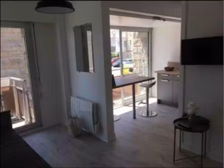 location studio meuble 24 m2 centre ville dinard bail de 09/2026 à 06/2027