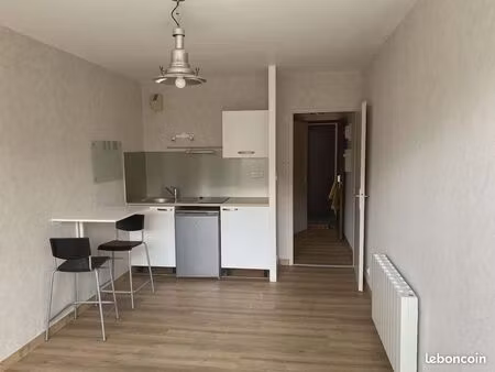 studio  19.37 m² 580 /mois cc - loos