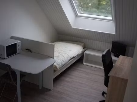 a saisir chambre / kitchenette meublée rénovée