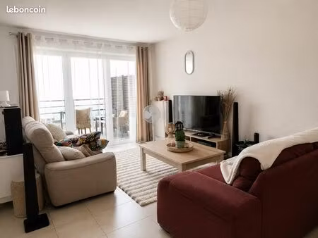 t4 89m²  traversant 2 pkgs  comme neuf  saint brès