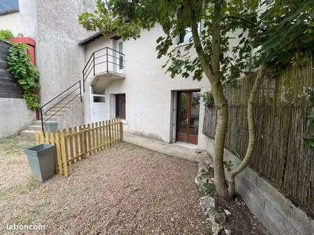t2 meublée saint-cyr-sur-loire