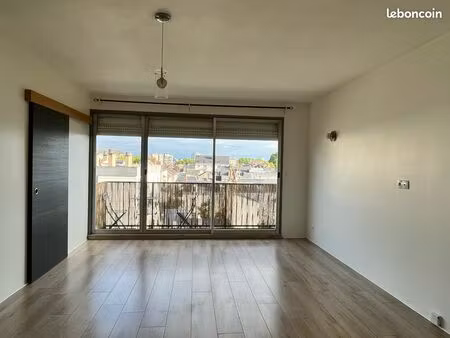 t2 très lumineux 45 m² – chauffage + eau inclus – grand balcon plein sud