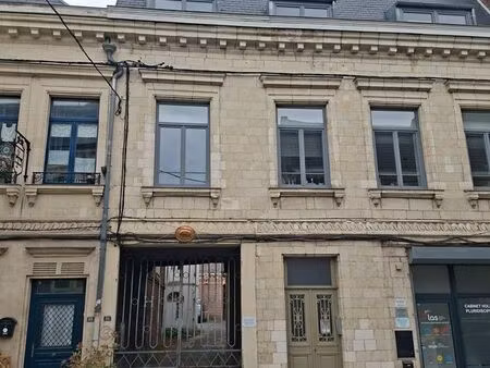 studio entierement renove 100m de la place d'armes