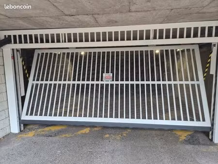 loue box / garage fermé sécurisé – secteur fort de mons