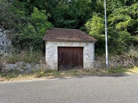 garage fermé avec bois