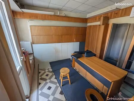 local 19 m² tours