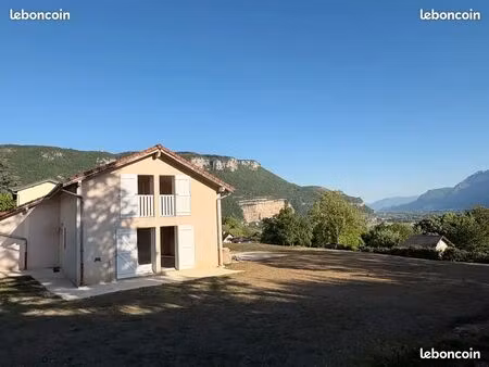 la buisse – maison avec vue panoramique sur le vercors  au calme et proche des commodités