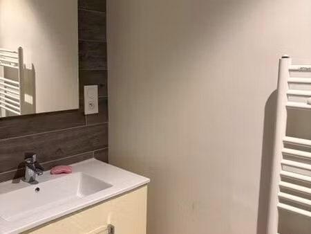 chambre meublée dans maison