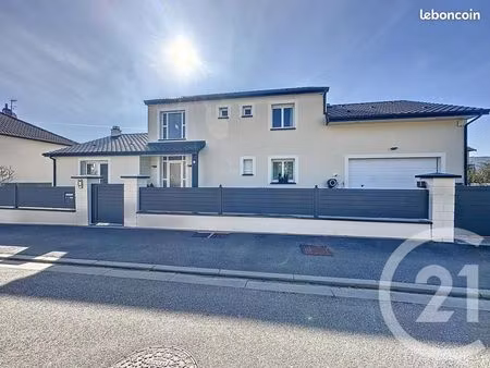 maison 7 pièces 230 m²