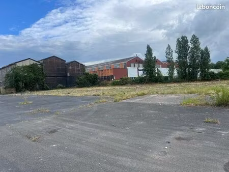 terrain extérieur sécurisé de 400m2 à louer – plusieurs parcelles - stockage véhicules / m