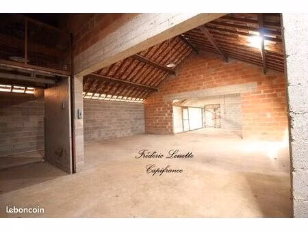 bâtiment 356 m²