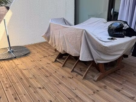 vente appartement avec piscine et tous commerces à proximité boulangerie   supermarché   m