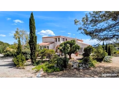 spacieuse villa et appartement (240 m²) à cesseras