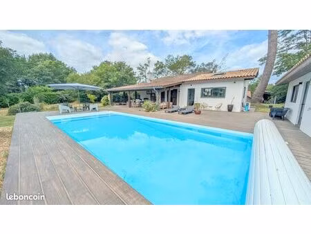 propriété 6 pièces 201 m²