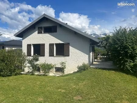 maison individuelle  entourée de son jardin  à st-nazaire-les-eymes