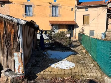 2 maisons séparées  10 pièces à unieux