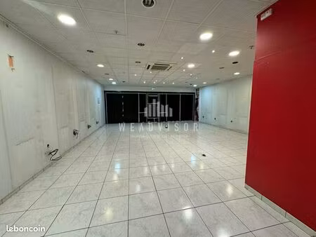 local commercial 86 m² tours