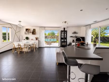 maison plain-pied - 4 chambres - terrain 1030 m² - dpe b - calme