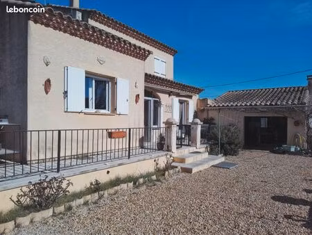 villa 136 m2 et 2 garages de 24 m2 + buanderie 24m2