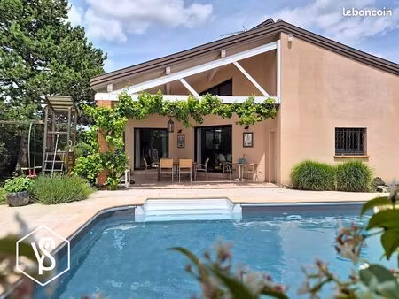 villa 7 pièces 214 m²