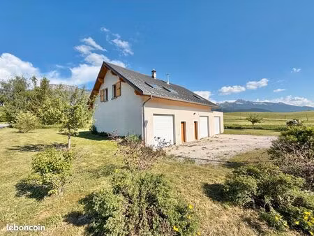 maison avec grands garages  idéale pour artisan