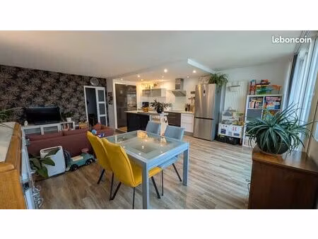 t3 72 m² dernier étage  vue dégagée et grande pièce de vie – angers