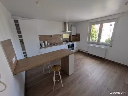 f3 rénové nouvelle ville traversant balcons 1er étage