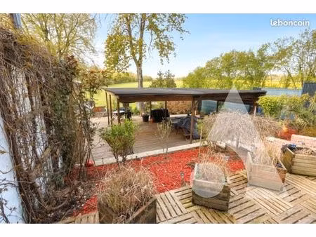 propriété 5 pièces 203 m²