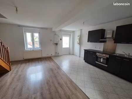 duplex t3 proche mairie refait à neuf