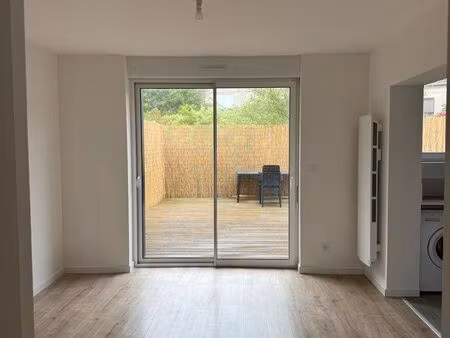 bel appt t2 de 38m² avec cour privée de 35m² – à deux pas de la mer