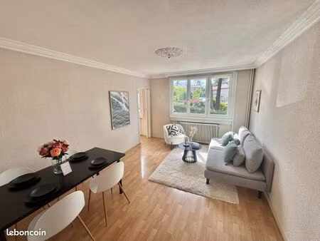 appartement t3 avec place de parking  rue courteline solaure
