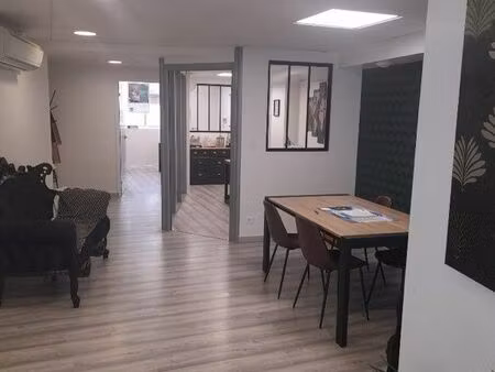 ensemble de bureaux