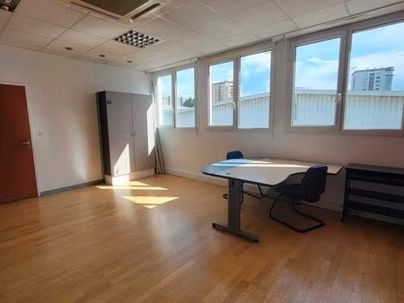 location bureau spacieux et lumineux - 27m²